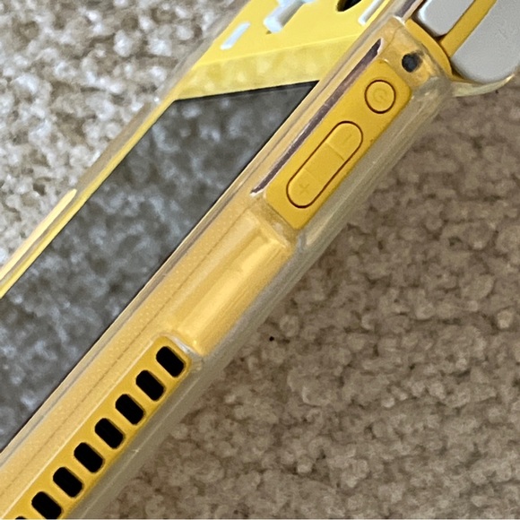 Nintendo Switch Lite Yellow EXCELLENT PREOWNED WITH CLEAR CASE - Picture 4 of 7